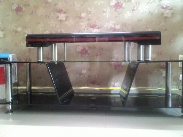 Bán một kệ tivi bằng kính cường lực - 2