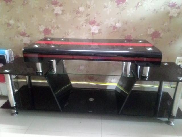 Bán một kệ tivi bằng kính cường lực - 3