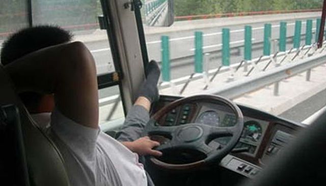 Driver Bus Yang Terlampau
