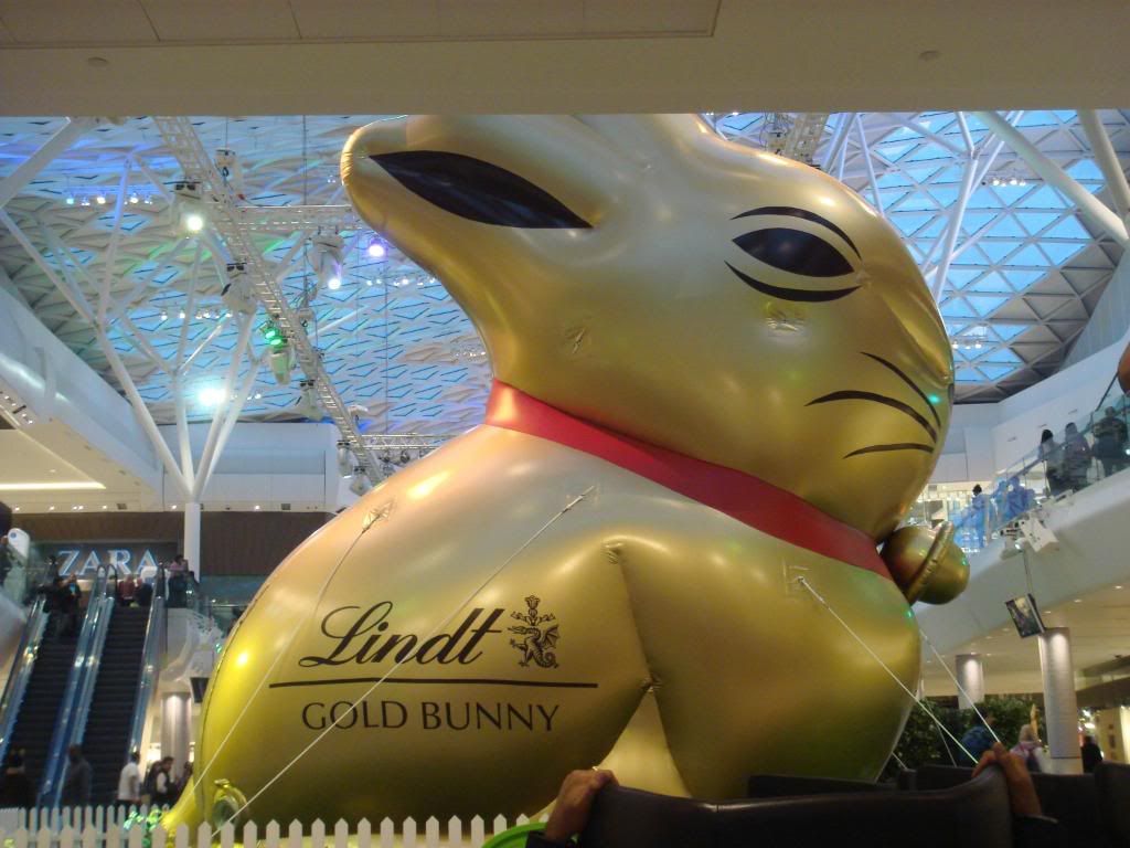 giant lindt bunny